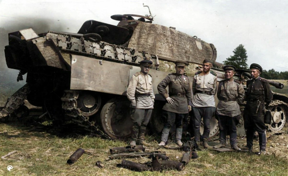 Как советские солдаты остановили мощную атаку немецких «Тигров» в 1945 году