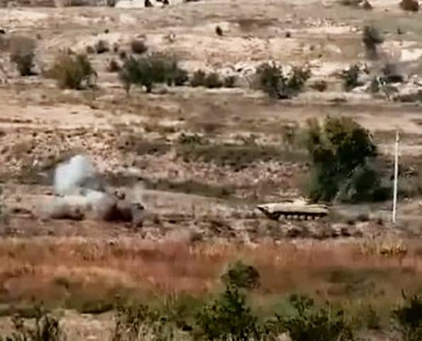 В ходе боя Т-90 Азербайджана был подбит в борт ПТУРом, а броневик - из РПГ
