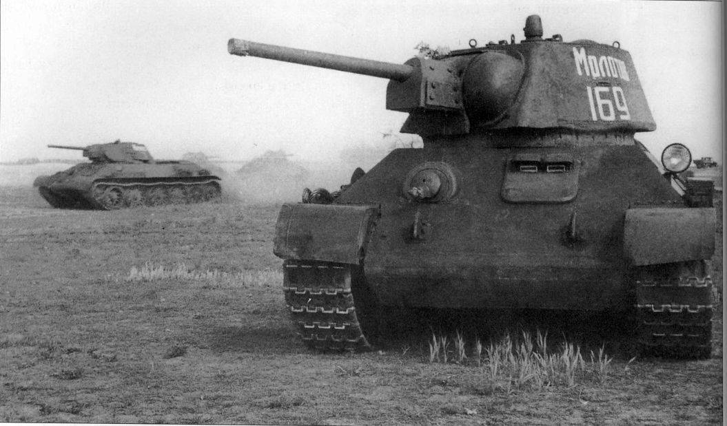 За что советские танкисты невзлюбили командирские башенки Т-34