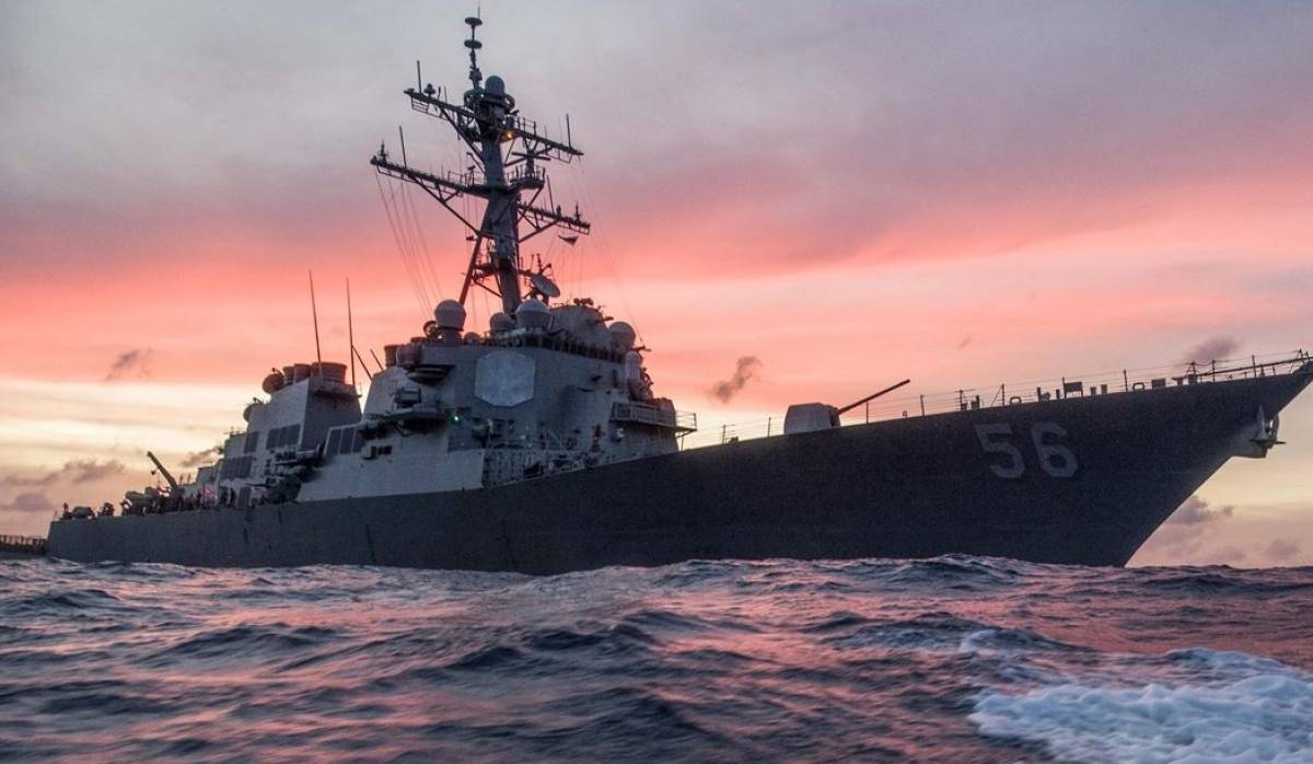 Что эсминец США в делает в Черном море