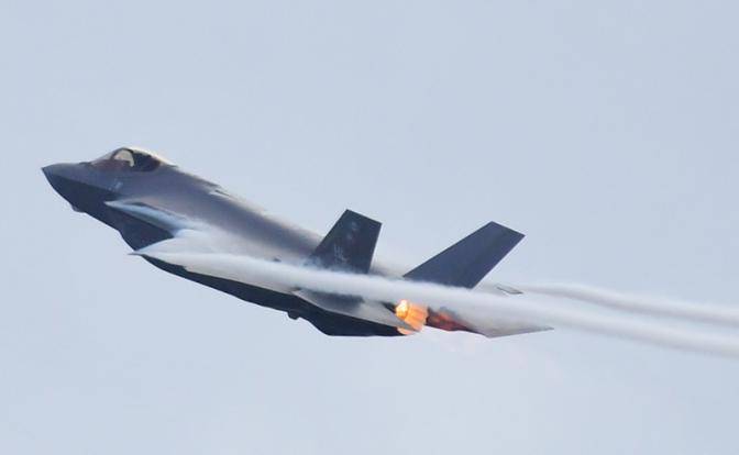 Дорогое превосходство F-35: США рискуют остаться без боевой авиации
