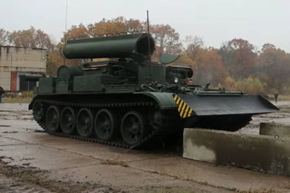 Старый советский бронированный тягач БТС-4 модернизировали на Украине
