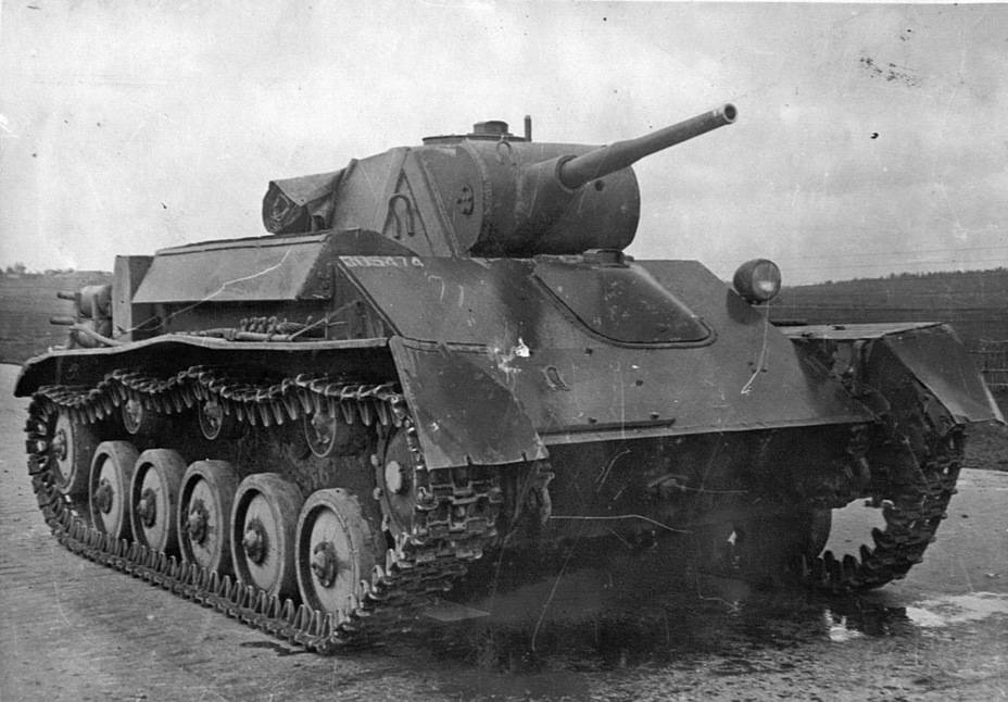 Насколько прочной была броня у советского лёгкого танка Т-70: некоторые факты
