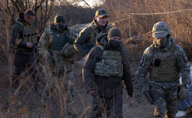 Киев идет на войну: Зеленский уморит полстраны, но на армию гроши найдет