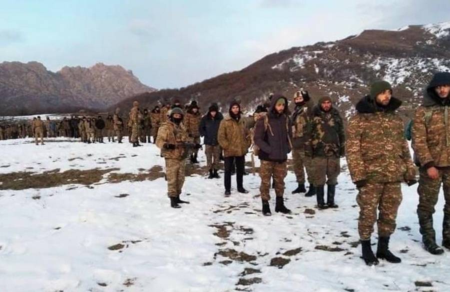 Российские миротворцы вывели армянских военных из окружения в Карабах