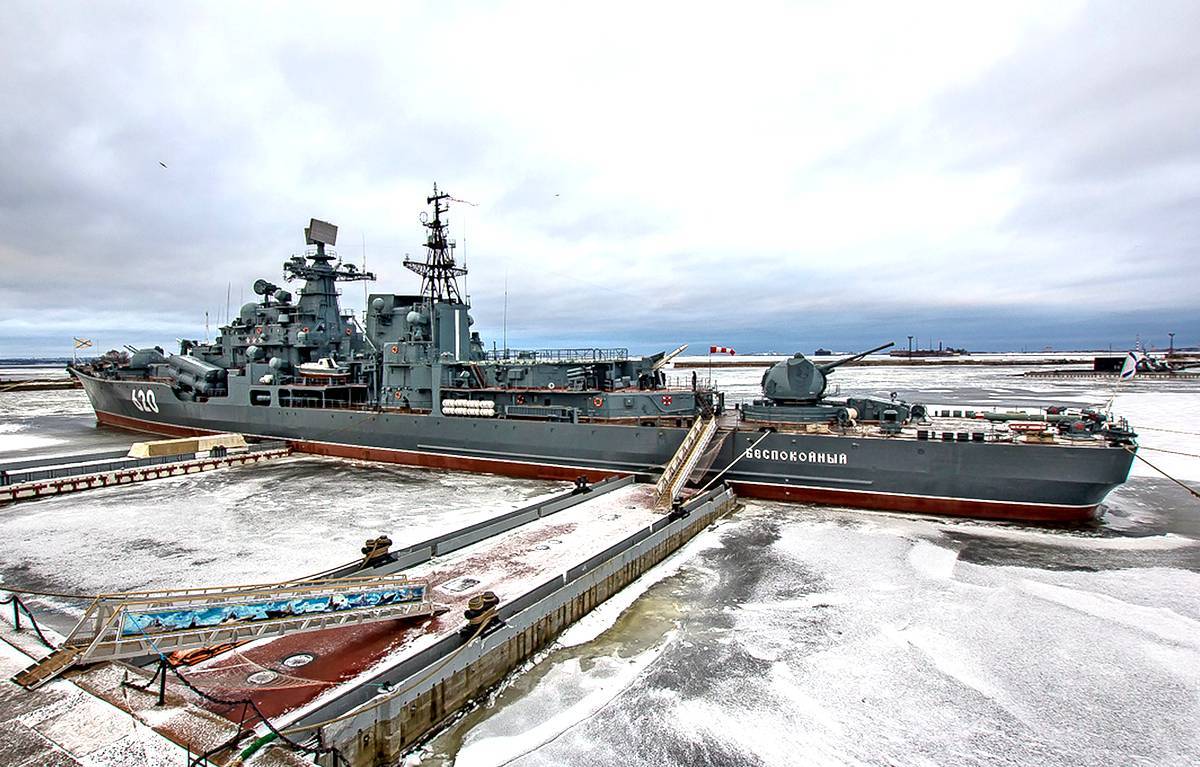 WarZone: Русские командиры обворовывают собственный флот
