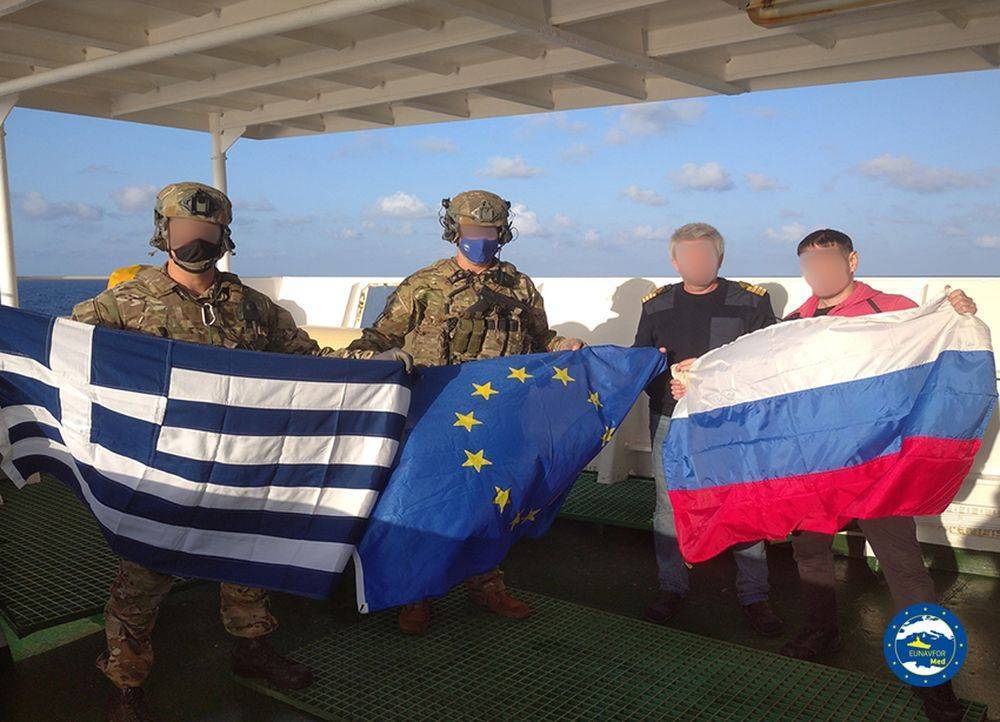 Греческий спецназ высадился на российское судно в Средиземном море