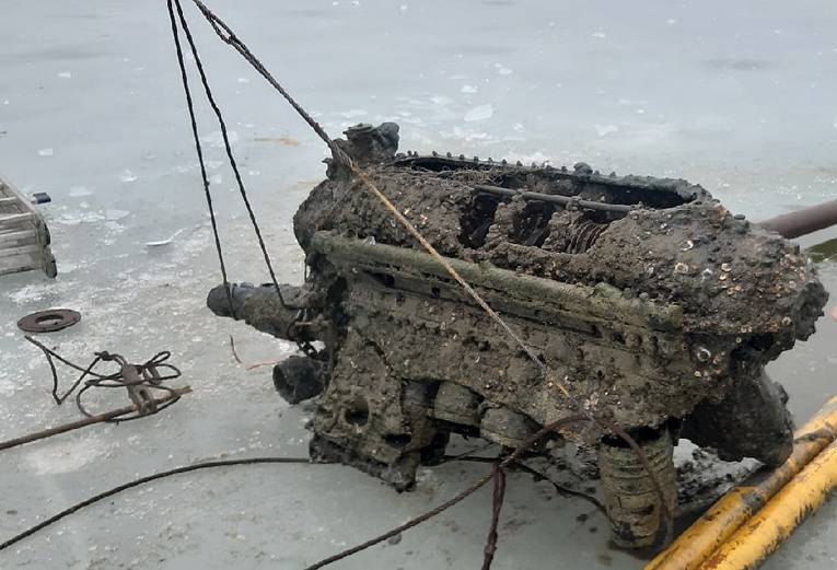 В волгоградском озере нашли двигатель самолета времен войны