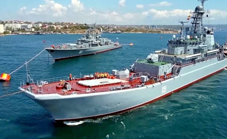 Черноморский флот пытаются заблокировать в Севастополе