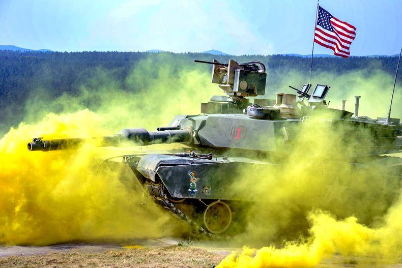 Армия США массово перекрашивает бронетехнику для войны в Европе