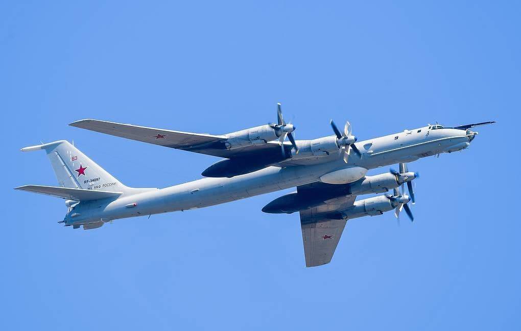 Российские Ту-142МЗ выполнили плановый полет
