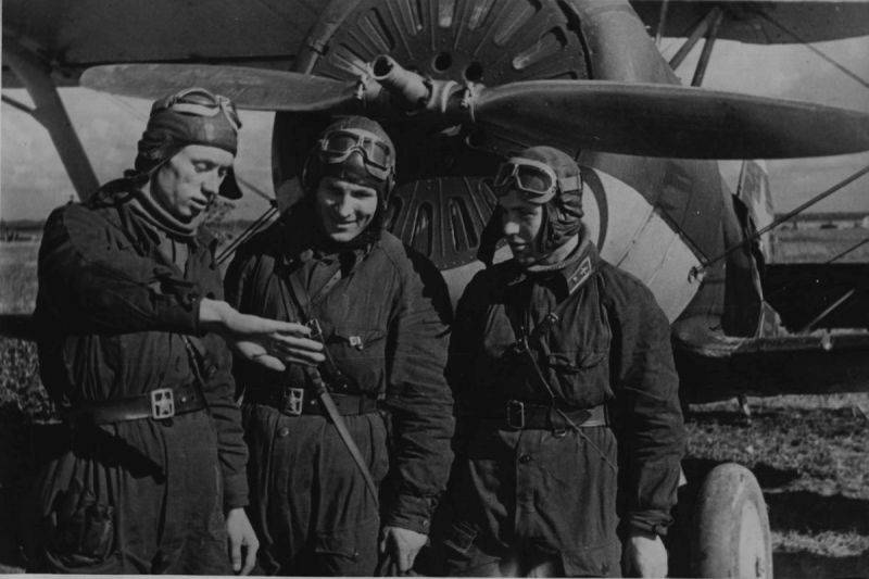 Советские летчики в боях за Ржев