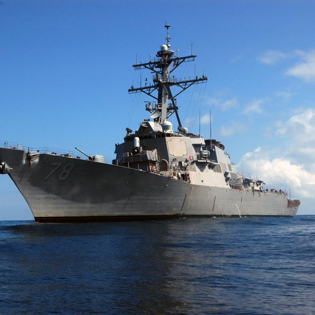 Эсминец ВМС США Porter движется в Черное море
