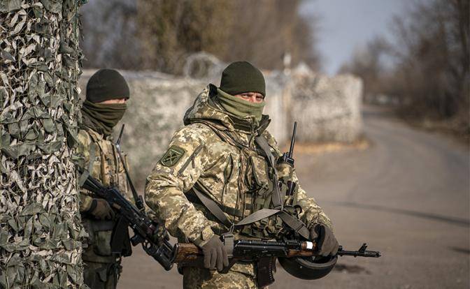 Киев, как перед наступлением, пересчитывает пушки, танки и автоматы