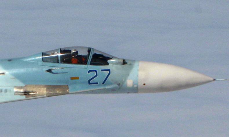 Российские Су-27 развернули над Чёрным морем "заблудившихся" французов