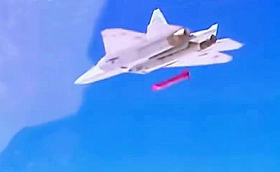 В США попытались разгадать, что за гиперзвуковую ракету испытывает Су-57
