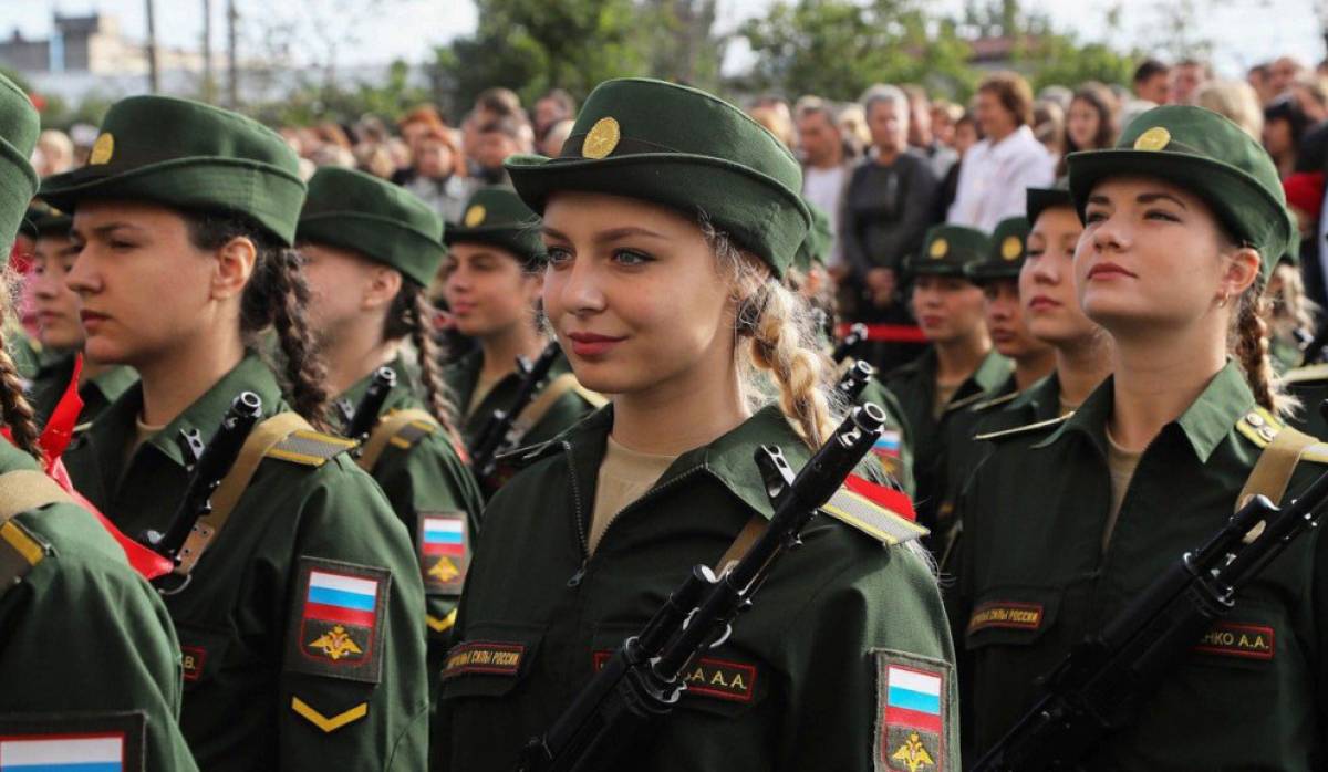 Как в России проходит женская военная служба