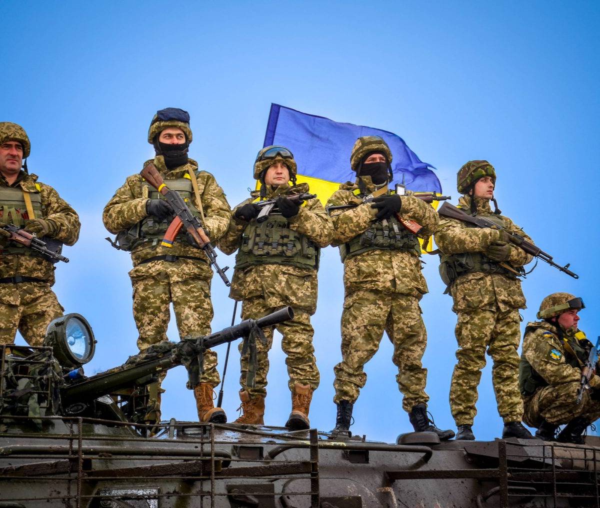 В Киеве сожалеют, что не бросили на Крым войска из Западной Украины