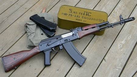 NI включил российский автомат АК-74М в список лучшего современного оружия