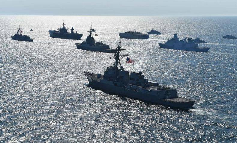 Названа цель группировки кораблей НАТО в Черном море