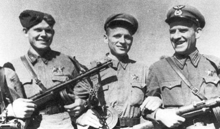 Советские десантники в боях