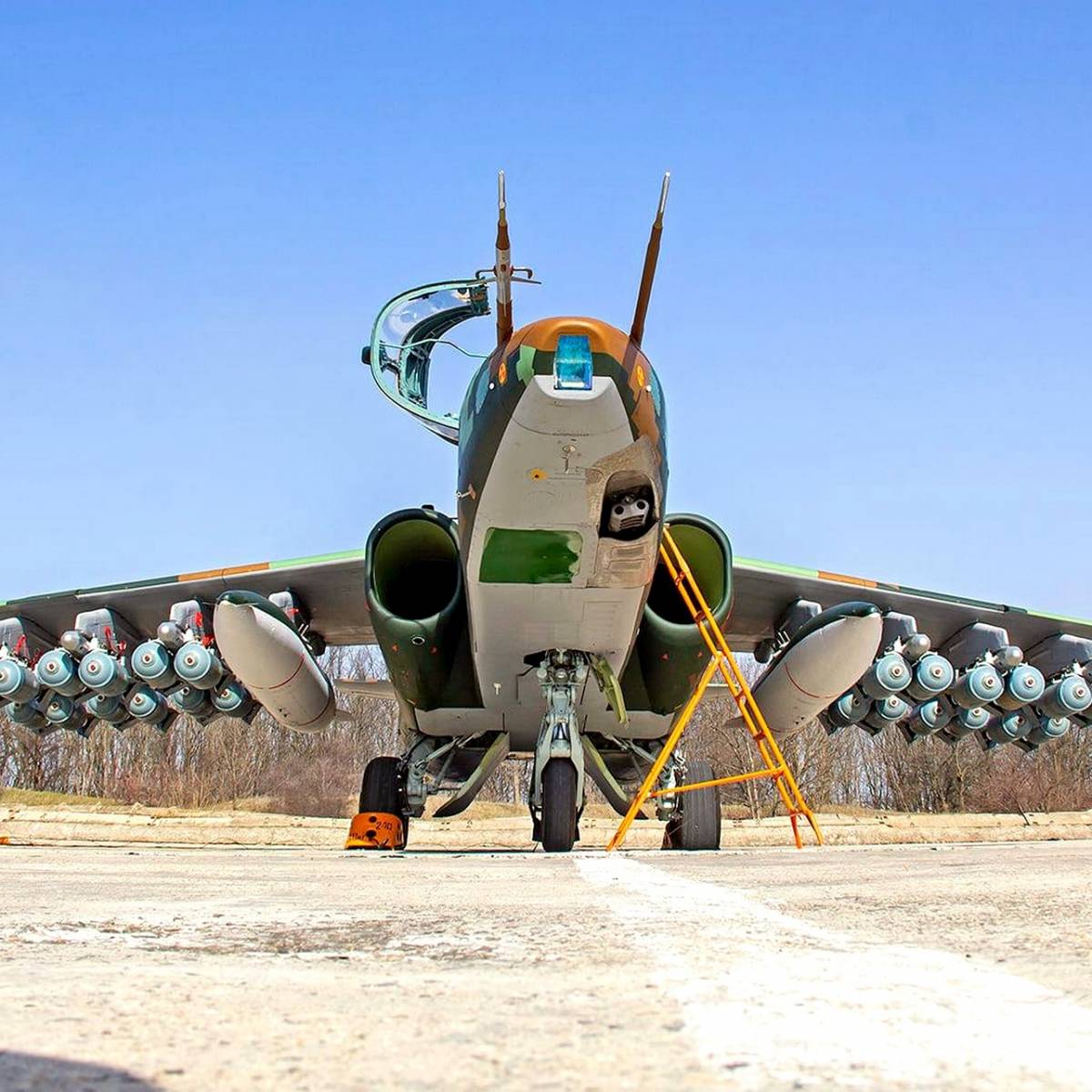 Болгария похвасталась обновленными Су-25 с 24 бомбами на подвесах