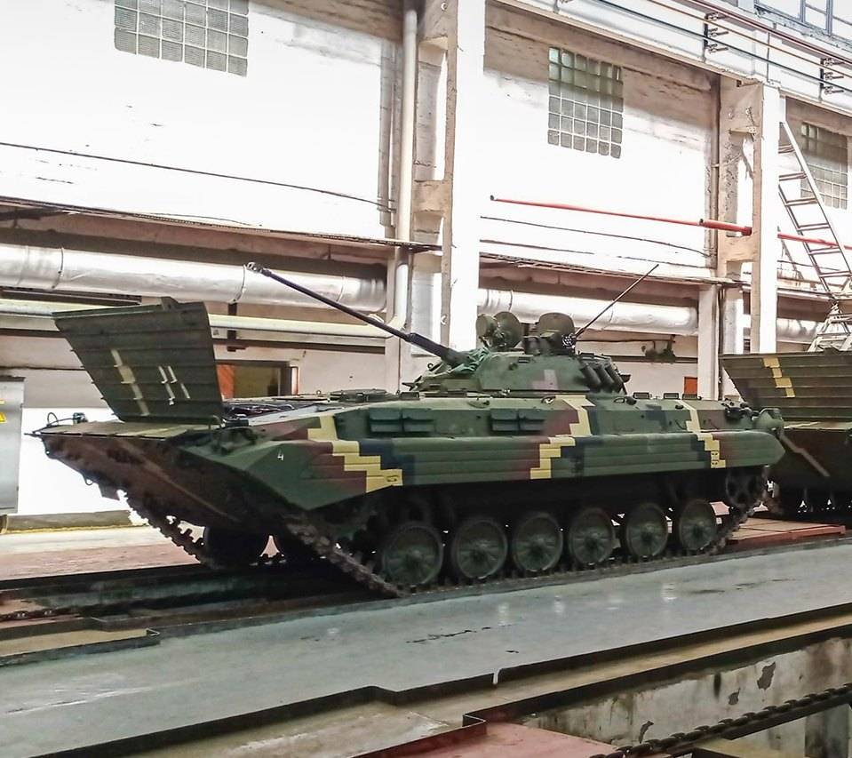 БМП-2 для ВСУ получили "модный" камуфляж и траки украинского производства