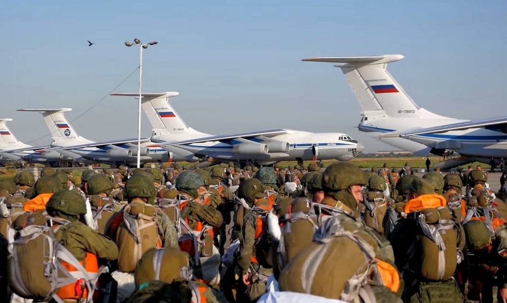 Украинский эксперт: Усиление российских войск на границе не означает скорого нападения