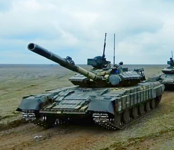 На украинских танках Т-64БВ замечены учебные "лазерные пушки"
