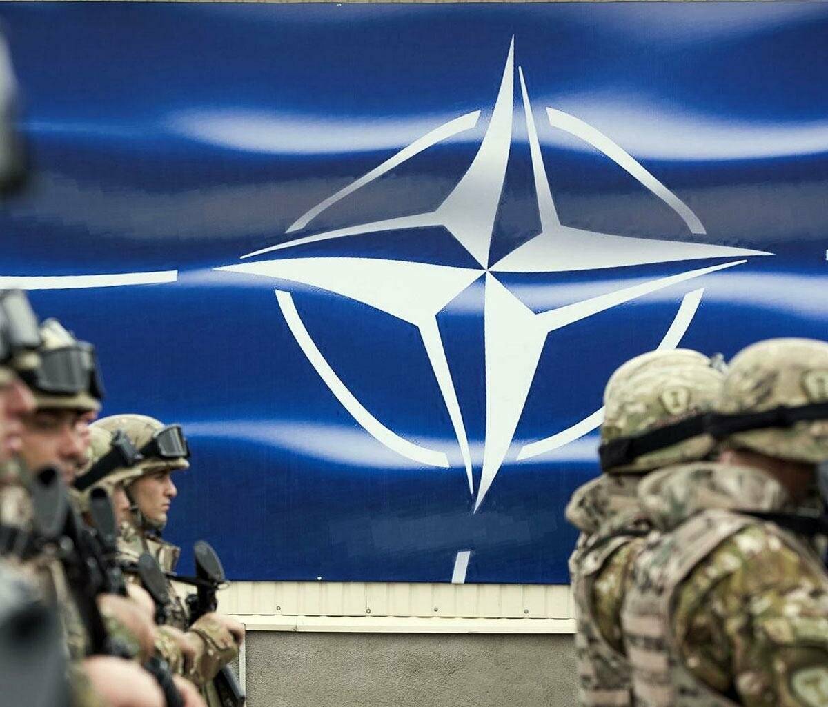 НАТО пытается ослабить российское влияние на Балканах
