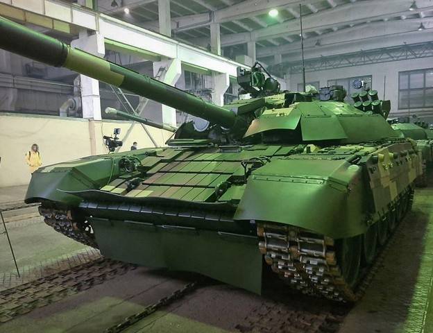 Новейшие защищенные танки Т-72АМТ ВСУ решили испытать на Донбассе