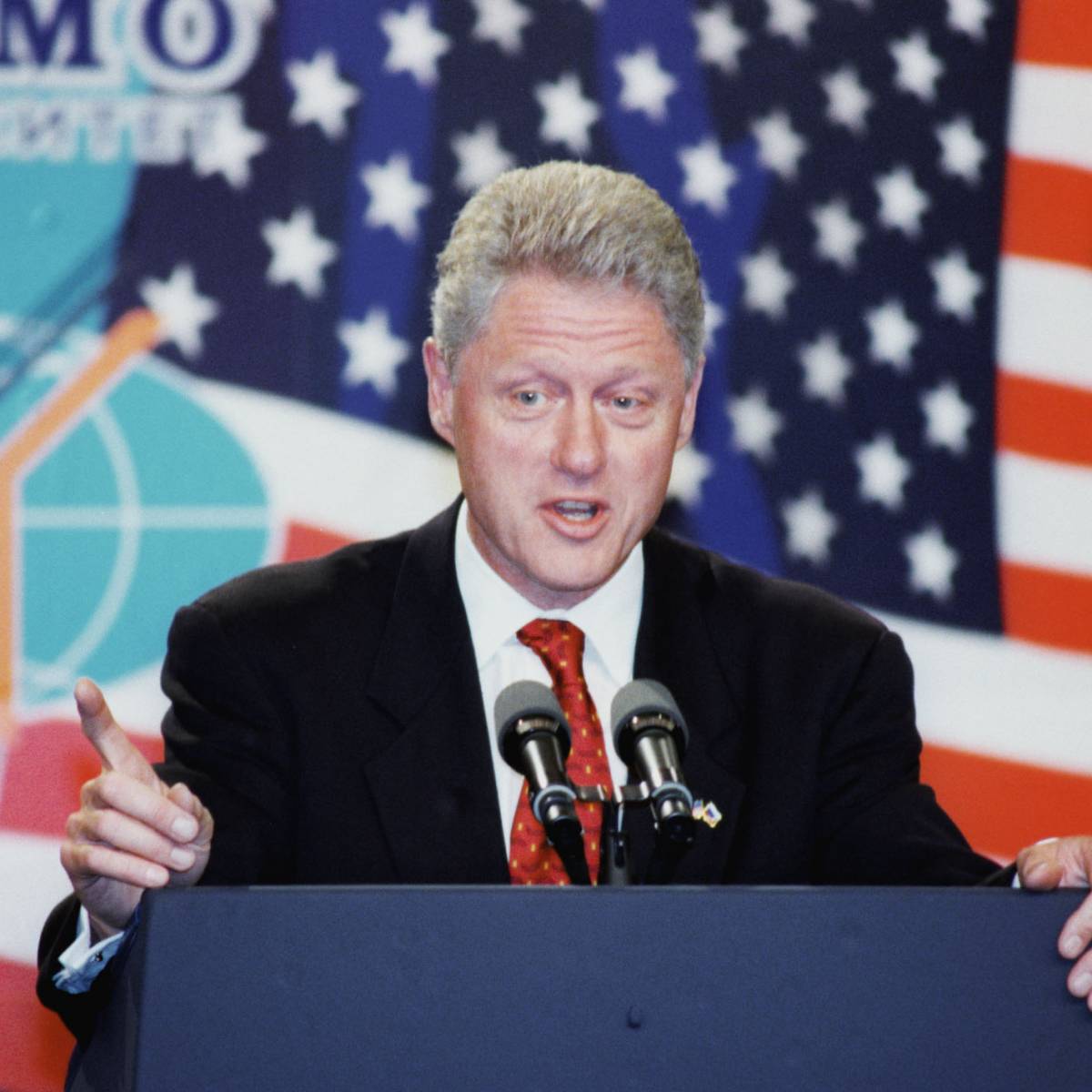 Ради чего Билл Клинтон бомбил Белград?