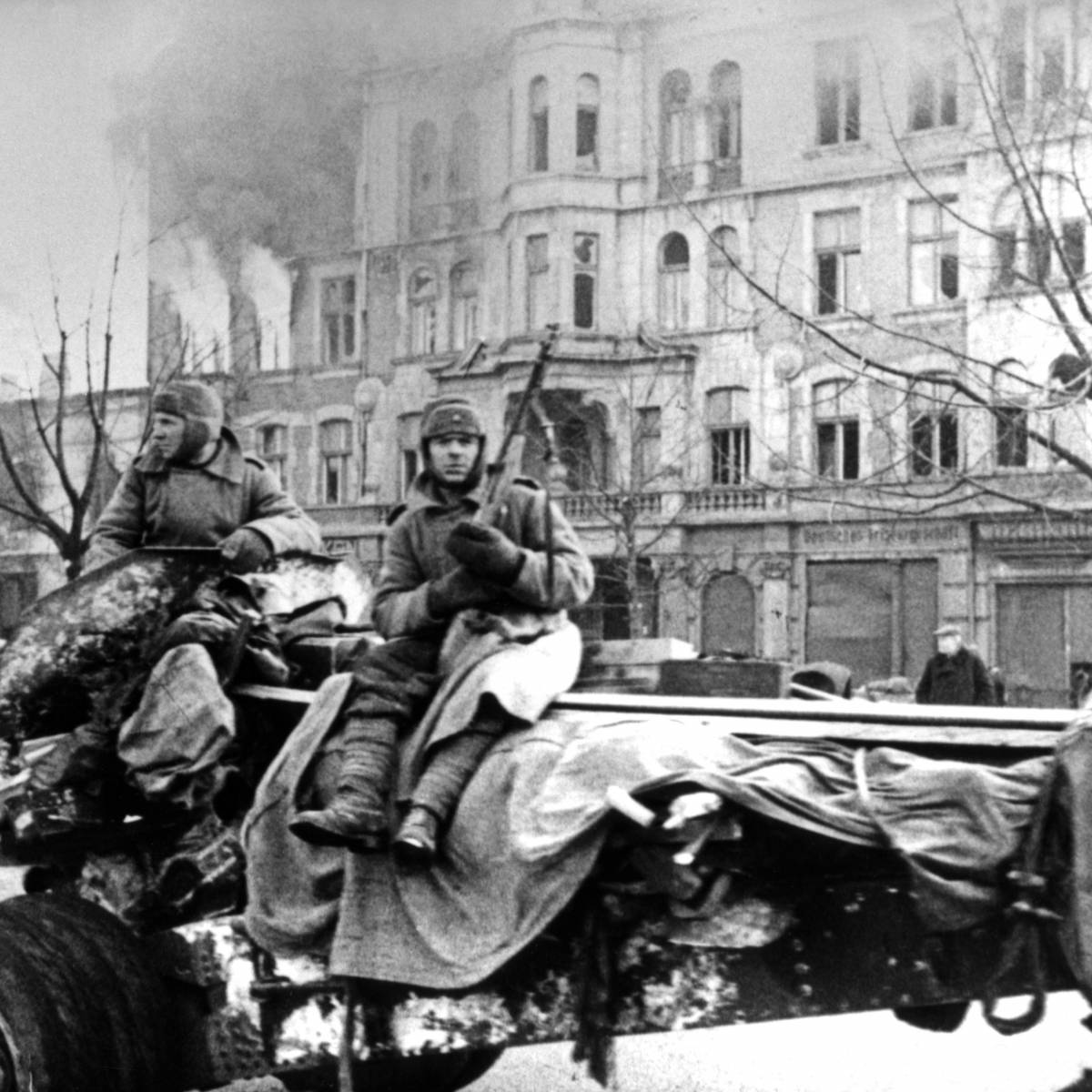 Рассекречены документы о подвигах советских воинов в Польше