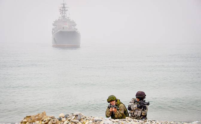 Зачем Россия перебросила дополнительный флот в Черное море