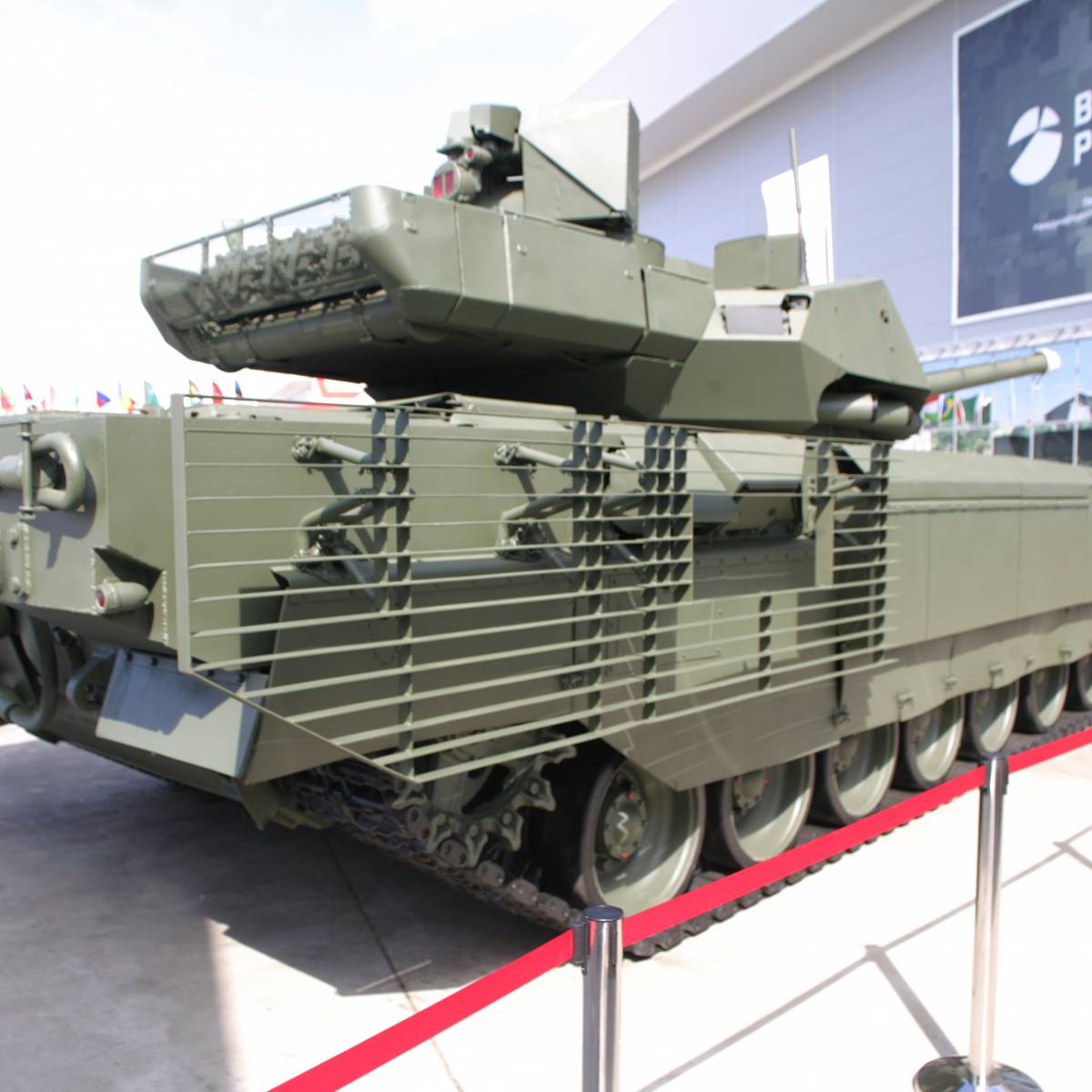 В Ростехе рассказали об особенностях беспилотного танка Т-14 "Армата"
