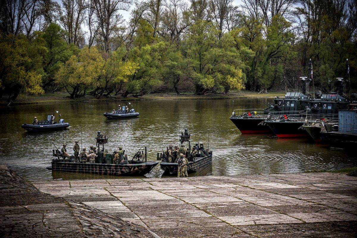 «Черный лебедь 2021»: ССО НАТО отрабатывают речные операции на Дунае