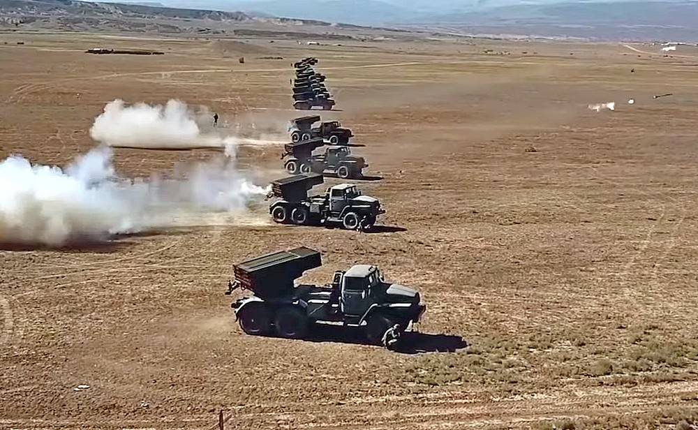 В Азербайджане призвали нанести ракетный удар по российским миротворцам в Карабахе