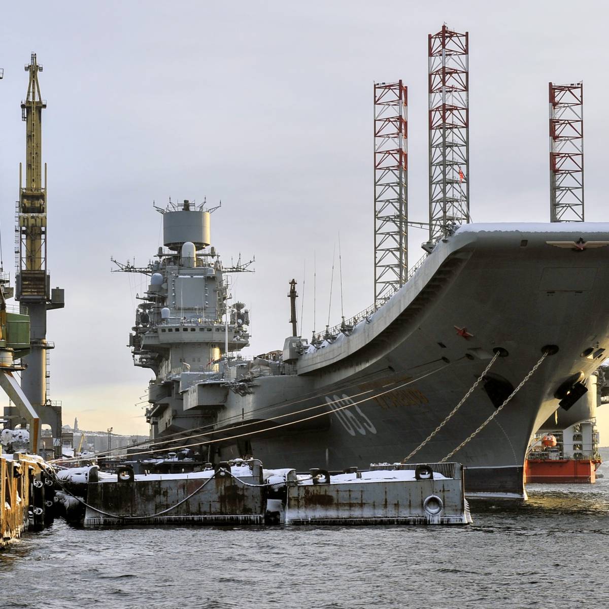 «Адмирал Кузнецов» могут оснастить новым радиотехническим комплексом