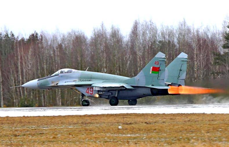 Самолет с врагом Лукашенко пытался удрать от белорусского МиГ-29