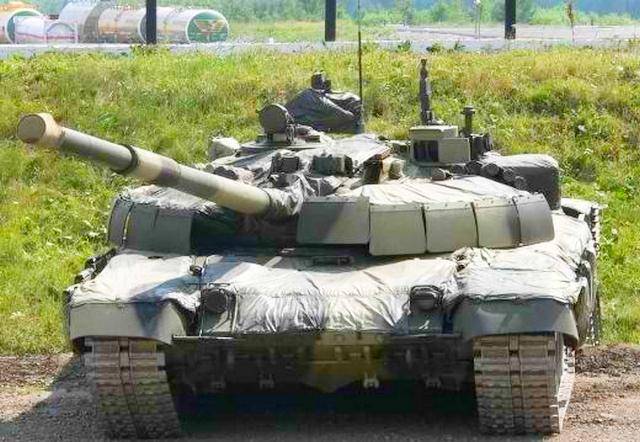 Почему мощный российский танк Т-72Б2 "Рогатка" так и не попал в войска