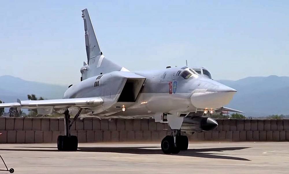 Вылет ракетоносцев Ту-22М3 с Хмеймима усилили Су-35 и самолетом ДРЛО А-50У