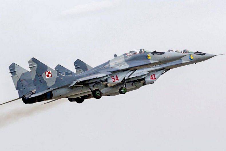 Не подлежит ремонту: Польский МиГ-29 обстрелял истребитель напарника