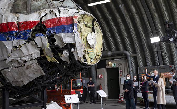 Суд Гааги: Америка знает, что MH17 сбила Украина, но вину возложат на РФ