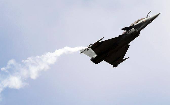 Воздушный бой: «Рафаль» обощел Су-35 в небе Азии