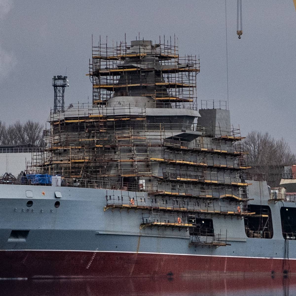 Названы сроки испытаний корабля ледового класса "Иван Папанин"