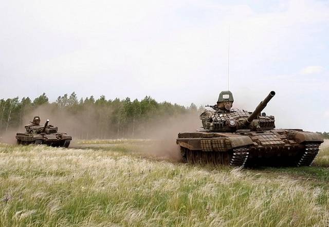 Необычно выглядящие танки-ветераны Т-72А замечены на учениях ЦВО