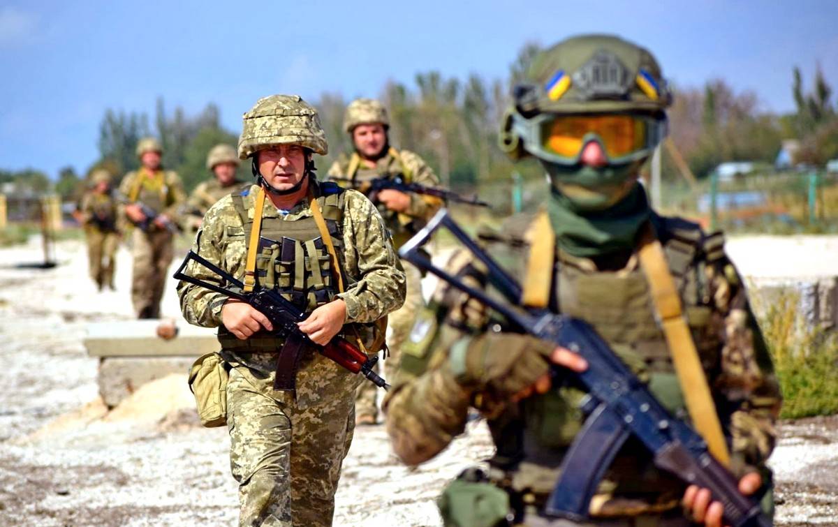 Киев не вступает в НАТО, зато Альянс вступает на Украину