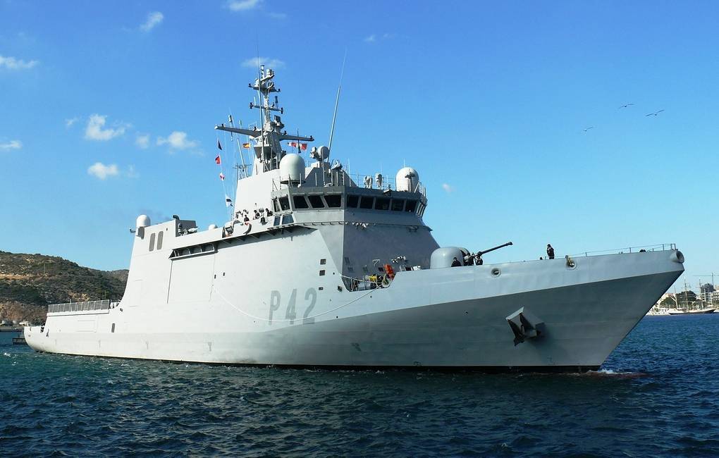 Черноморский флот следит за кораблем ВМС Испании в Черном море