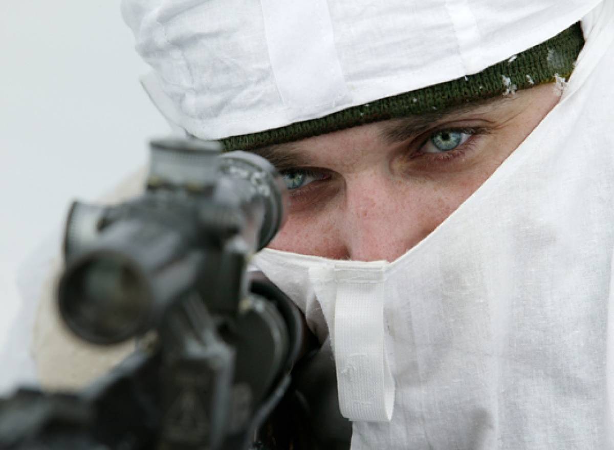 Донецкий снайпер рассказал, как двумя выстрелами мог бы покончить с войной
