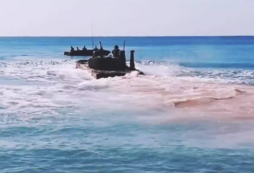 Испытания легкого танка "Спрут-СДМ1" в Черном море показали на видео